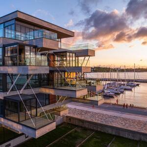 Vesilennuki kortermajad, Estonia