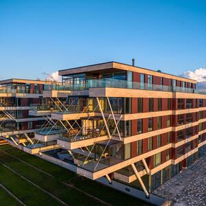 Vesilennuki kortermajad, Estonia