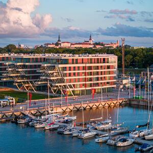 Vesilennuki kortermajad, Estonia